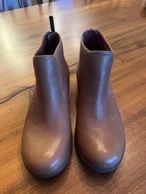 Dansko Becki waterproof booties Sz 36